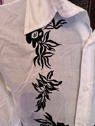 Camisa blanca bordada negra Talla L