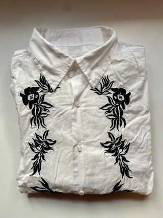 Camisa blanca bordada negra Talla L