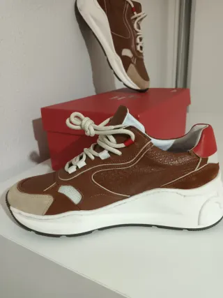 Zapatillas Carolina Herrera Caballero Marrón/Rojo