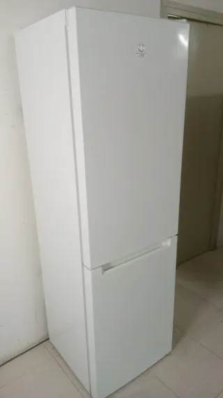 Nevera blanca Indesit