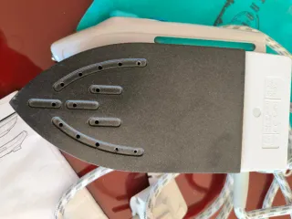 Ferro de engomar a vapor de viagem