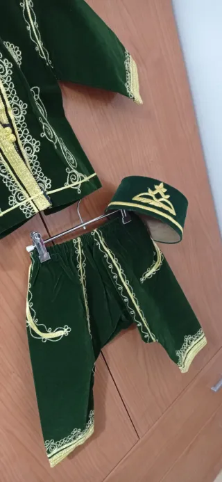 Conjunto infantil verde bordado