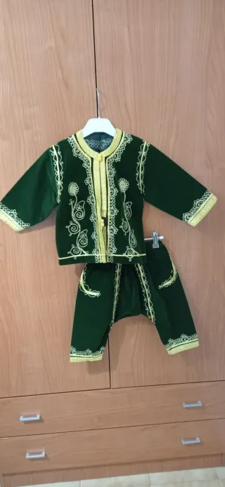 Conjunto infantil verde bordado