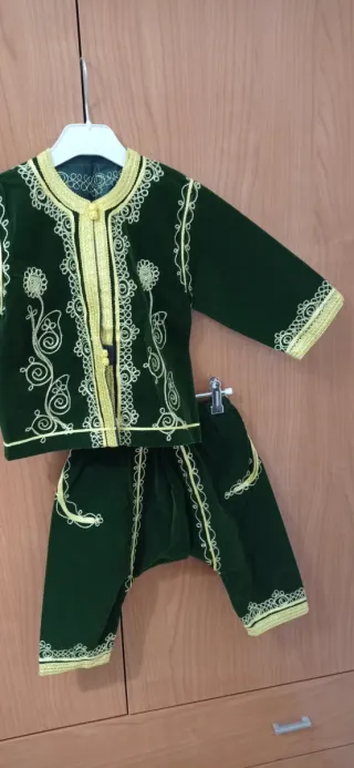 Conjunto infantil verde bordado