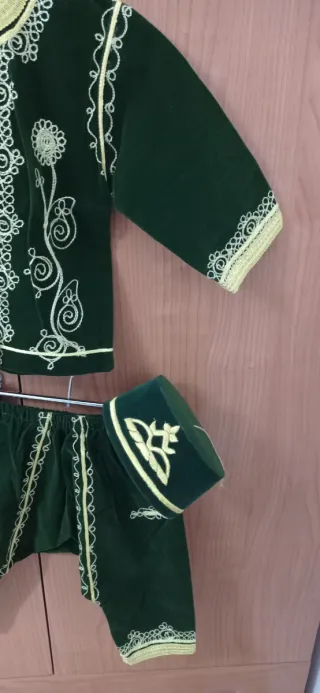 Conjunto infantil verde bordado