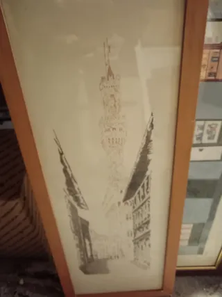 Vari quadri e stampe comprendono cornice