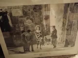 Vari quadri e stampe comprendono cornice