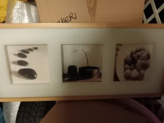 Vari quadri e stampe comprendono cornice