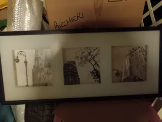 Vari quadri e stampe comprendono cornice