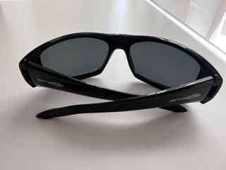 Gafas de sol Arnette negras y grises