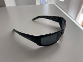 Gafas de sol Arnette negras y grises