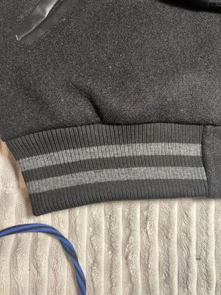 Chaqueta Bomber Negra con Mangas de Cuero