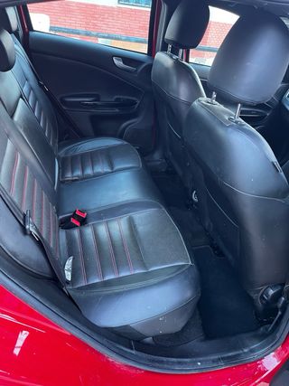 Alfa Romeo Giulietta 2014 se conduce lado derecho