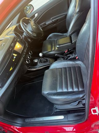 Alfa Romeo Giulietta 2014 se conduce lado derecho