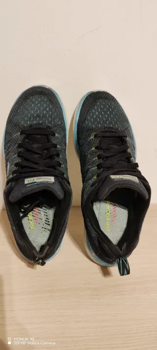 Zapatilla Deportiva Mujer Skechers Negra y Azul