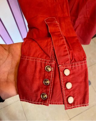 Camisa roja bordada Talla M