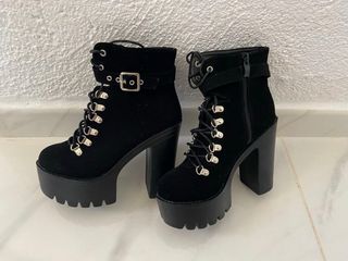 Botas de tacón negras con plataforma