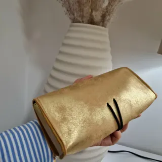 Estuche dorado para gafas o bolígrafos