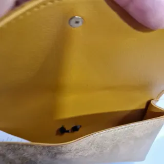 Estuche dorado para gafas o bolígrafos