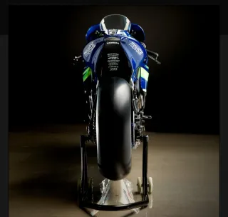 Yamaha YZR-M1 VR46 Moto GP escala 1/4