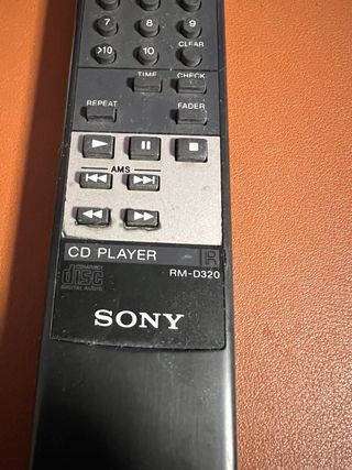 Mando Sony RM-D320 CD Player