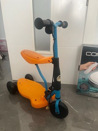Patinete 3 ruedas con asiento naranja