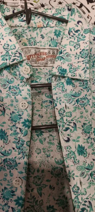 Blusa floral verde y blanca