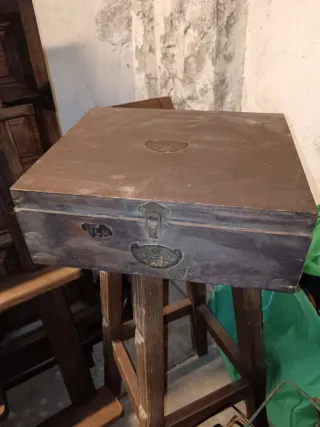 Vari oggetti da collezione