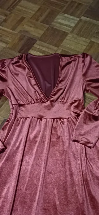 VESTIDO LARGO  TERCIOPELO ESCOTE EN V PRONUNCIADO