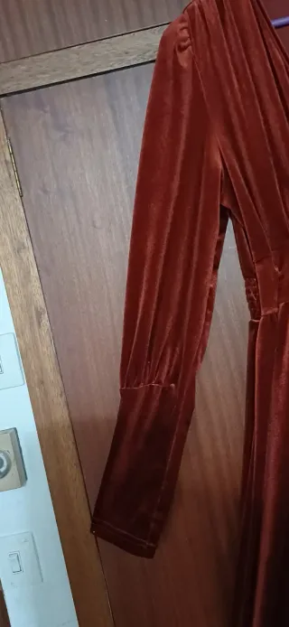 VESTIDO LARGO  TERCIOPELO ESCOTE EN V PRONUNCIADO