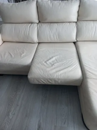 Sofá chaiselong de piel color crudo