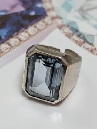 Anillo antiguo con piedra azul