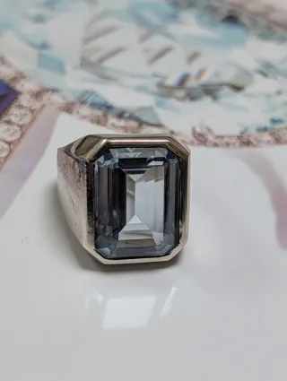 Anillo antiguo con piedra azul