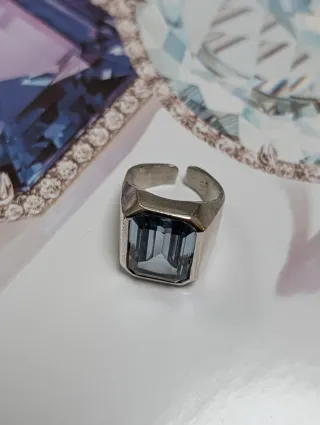 Anillo antiguo con piedra azul