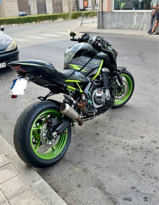 Kawasaki Z900 con extras