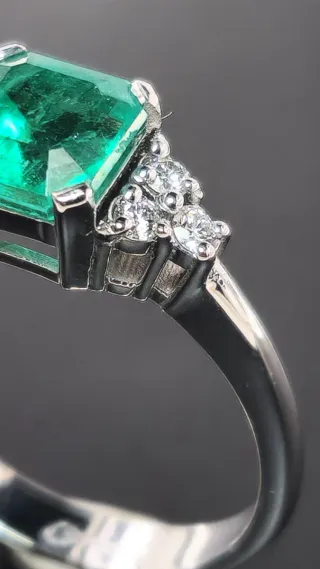 Anello donna in Oro 9kt Smeraldo Naturale 1.80 ct