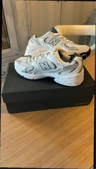 New Balance 530 Plata y Blanco