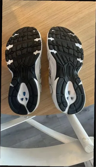 New Balance 530 Plata y Blanco