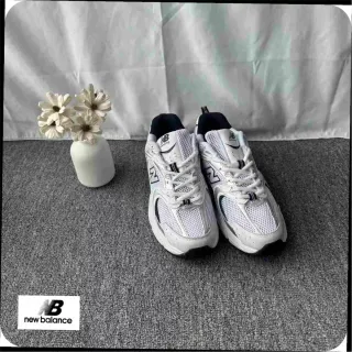 New Balance 530 Gris y Blanco