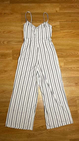 Mono de rayas blanco y negro