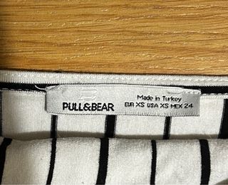 Mono de rayas blanco y negro