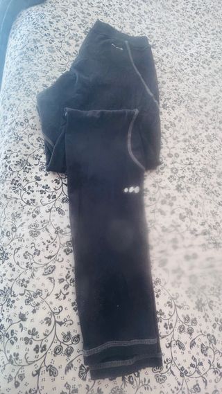 Camiseta y Pantalón térmica Quechua Talla M