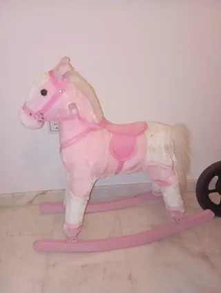 Caballo balancín rosa para niña