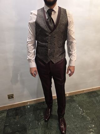 Traje italiano de boda granate y plata
