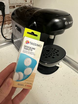 Cafetera Bosch Tassimo + pastillas descal