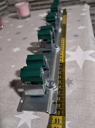 Supporto per 5 scope in metallo e plastica