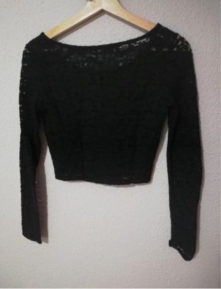 Top negro encaje manga larga bershka talla M