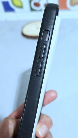 Funda protectora iPhone 13.