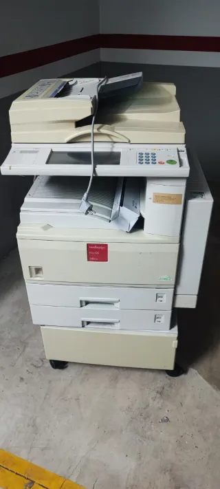 Fotocopiadora Beige y Blanca