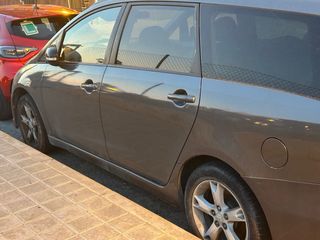 Mitsubishi Grandis 2010